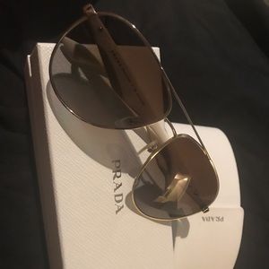Prada aviator sunglass. Barely used.